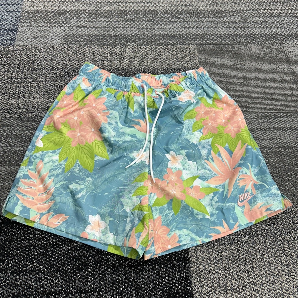 NWT Nike Club Shorts Floral Size-M